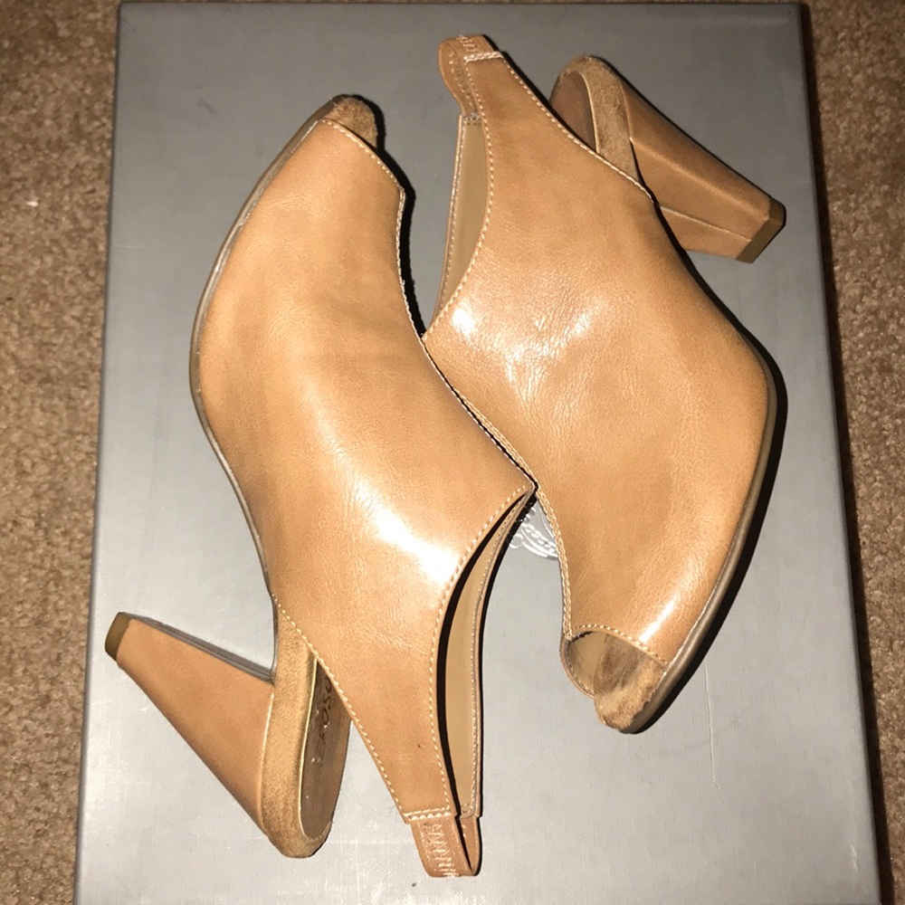 Brand New Aerosoles Sandals Cognac Size 8